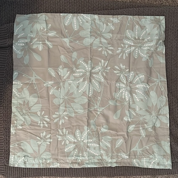 Style & Co. Macys Pair of 2 Euro Pillow Shams in "Leaves" Collection - Picture 5 of 7